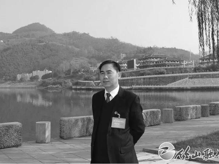 十堰市委市政府追授张伟成“十堰市劳动模范”称号