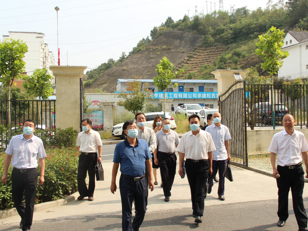 我县公共法律服务资源优化整合先行试点创建接受省检