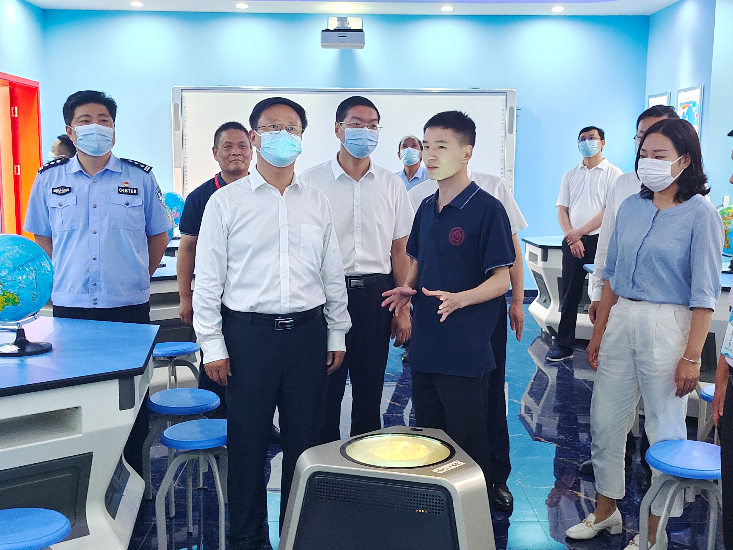 陈建平：强化校园安全措施 严格落实“双减”政策