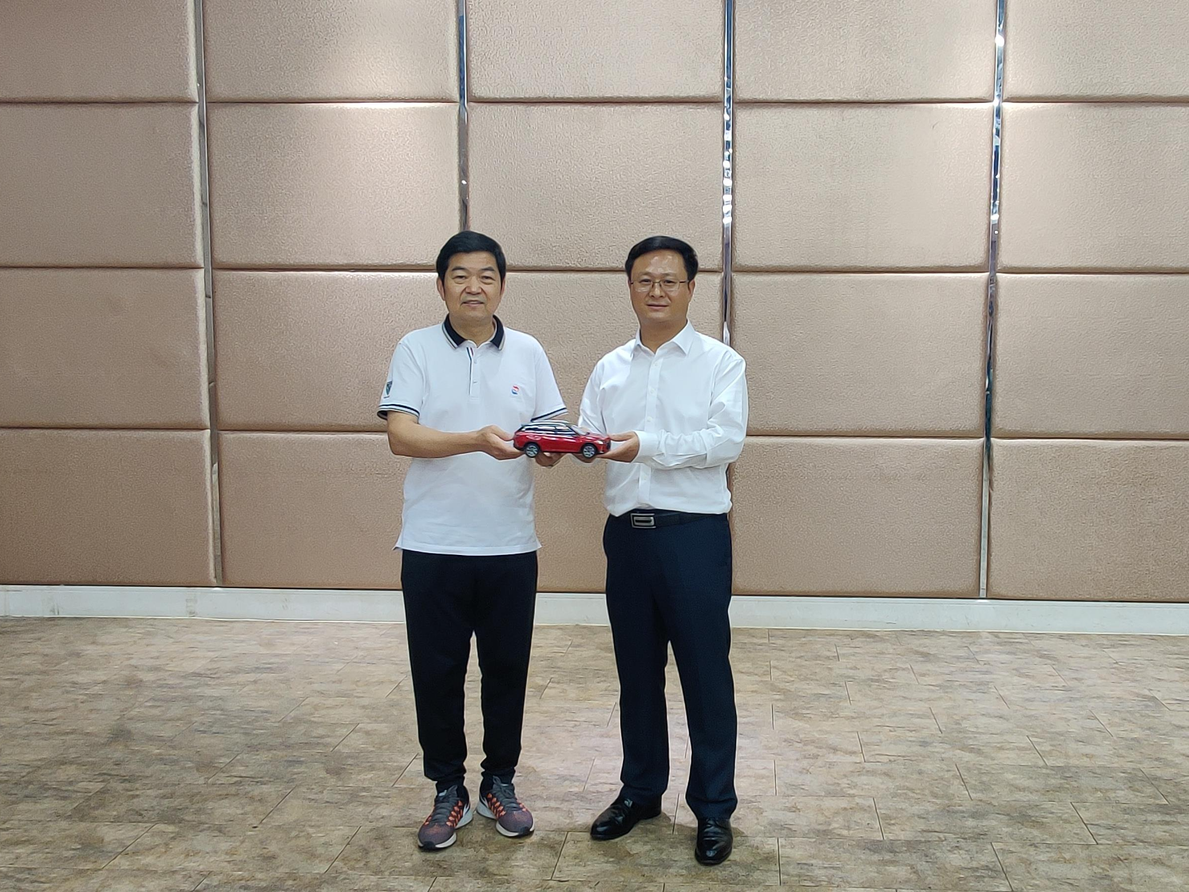 东风汽车公司来我县对接产业协作（汽车消费）示范项目