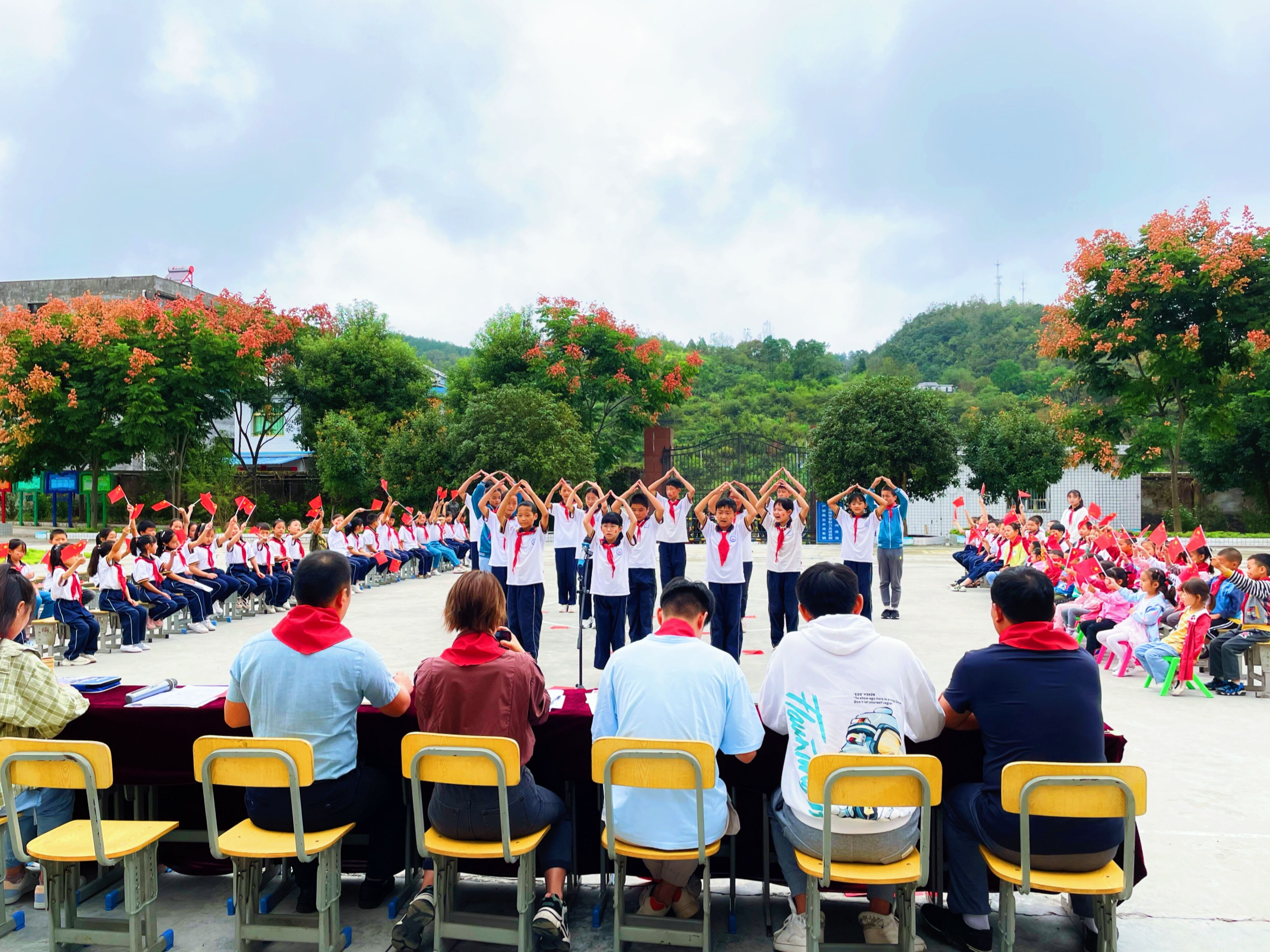 擂鼓鼓锣小学开展庆祖国72华诞系列活动