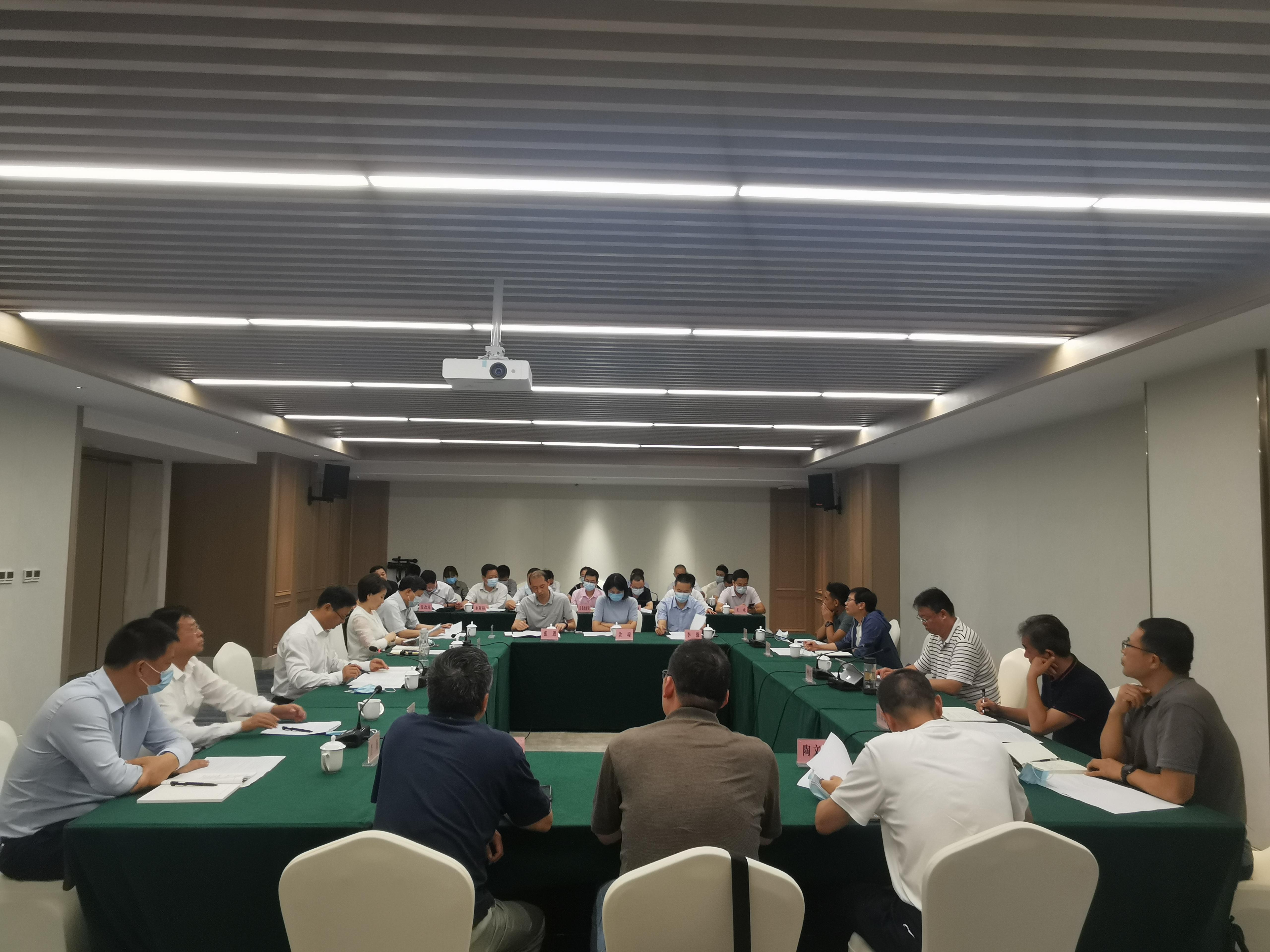 陈建平王丽媛与汉江集团何晓东一行座谈