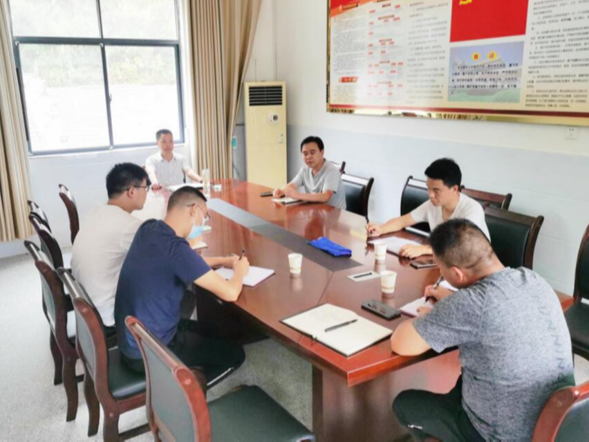 深河乡中心学校举办校长工作沙龙