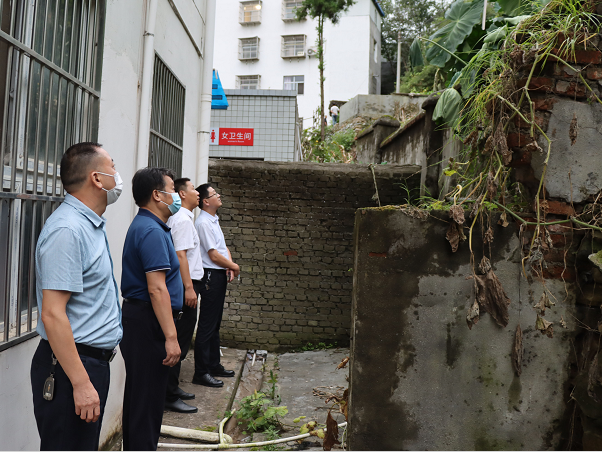 双台乡一贯制学校及时排除安全隐患