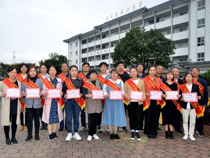 上庸镇中心学校：榜样示范引领 助推高质量发展　