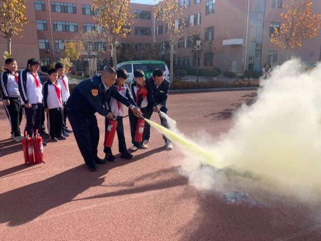文峰中心小学开展消防演练活动