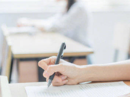 双台乡茅塔小学落实“双减”政策从规范课程开始