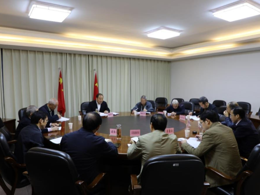 县委就党代会报告征求离退休老干部意见