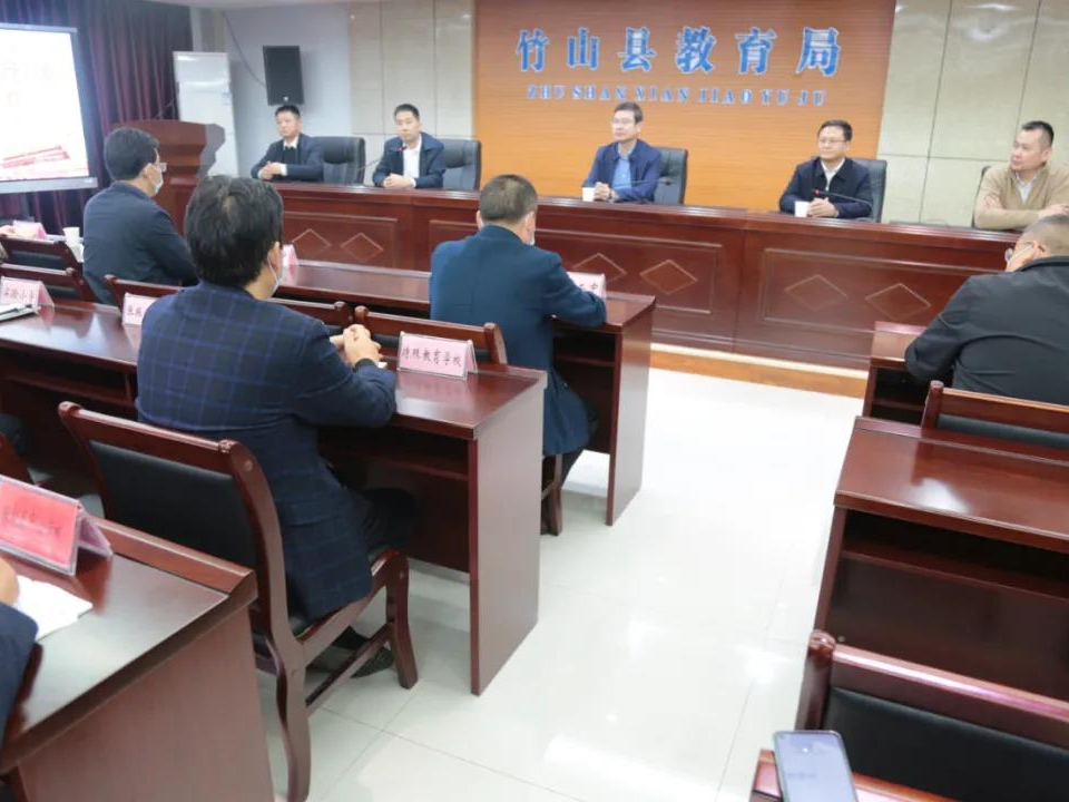 市教育局局长寇伟来我县调研