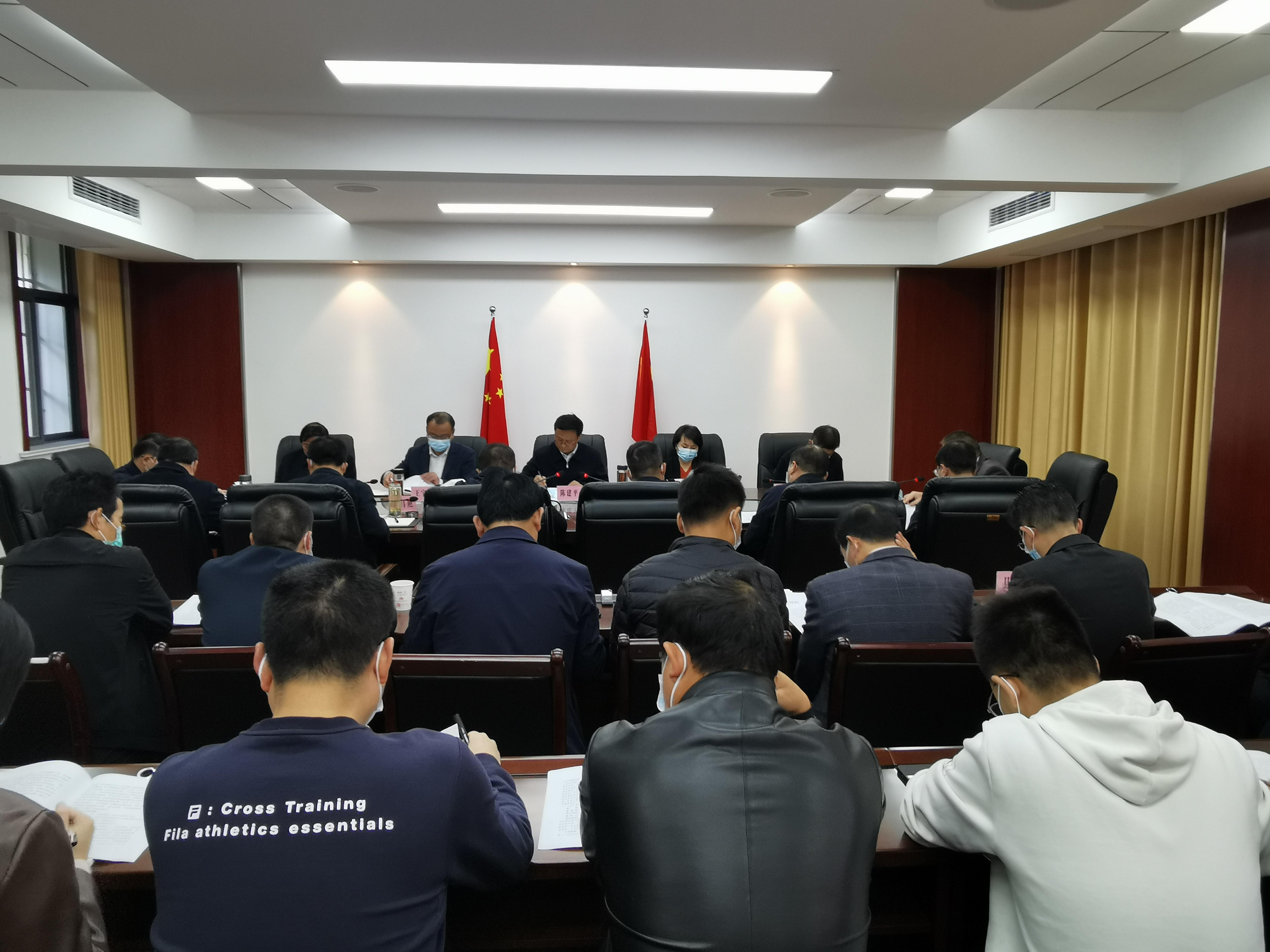 陈建平主持召开县委常委会会议