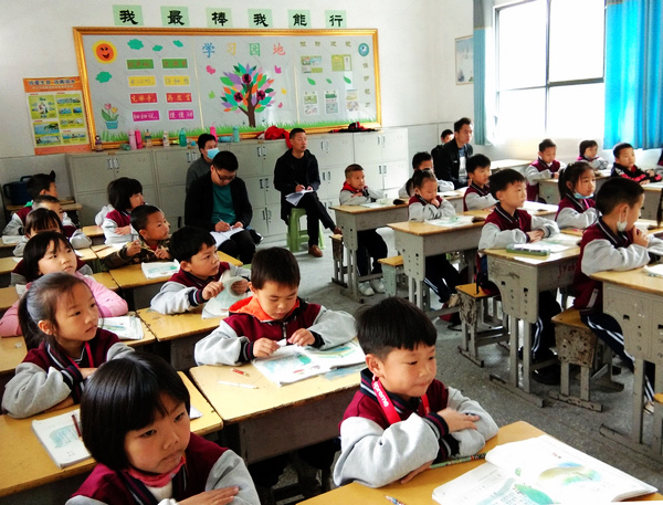 双台乡开展新入职教师听评课活动