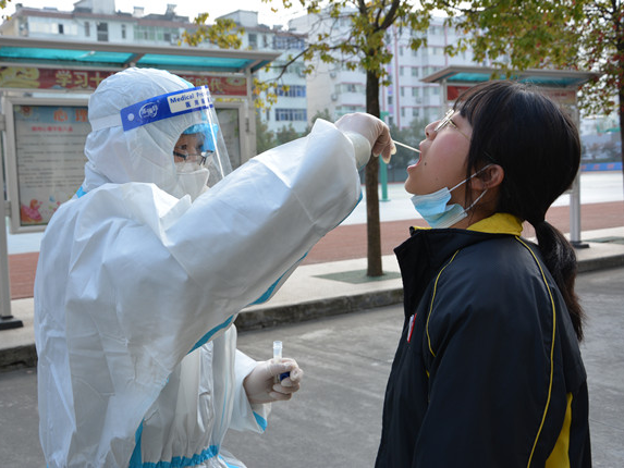 竹山二中：常态化核酸检测  筑牢校园安全防线
