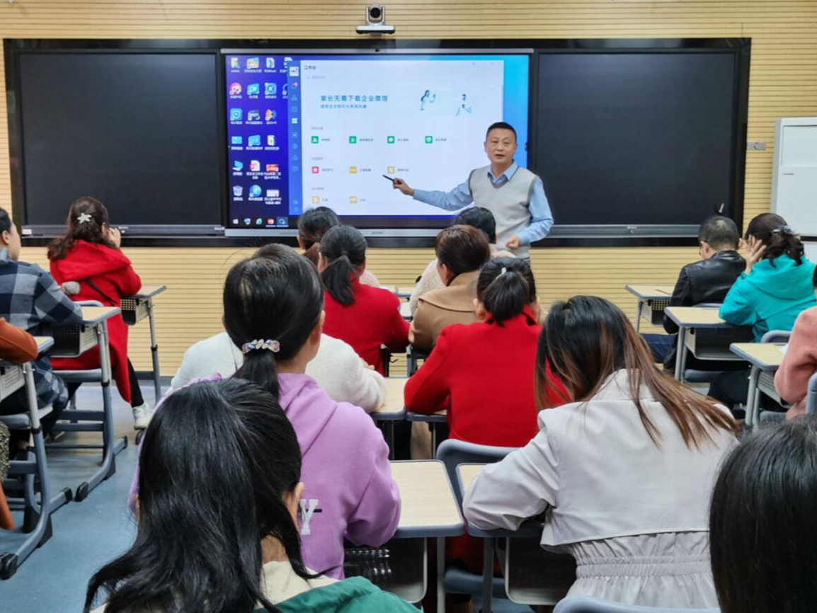 县第二实验小学：立足岗位练兵 开展技能培训