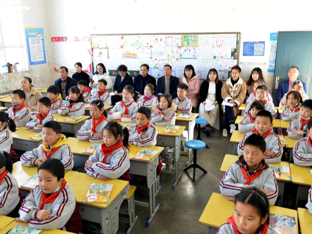 全县小学英语、初中物理、道德与法治复赛在上庸举行