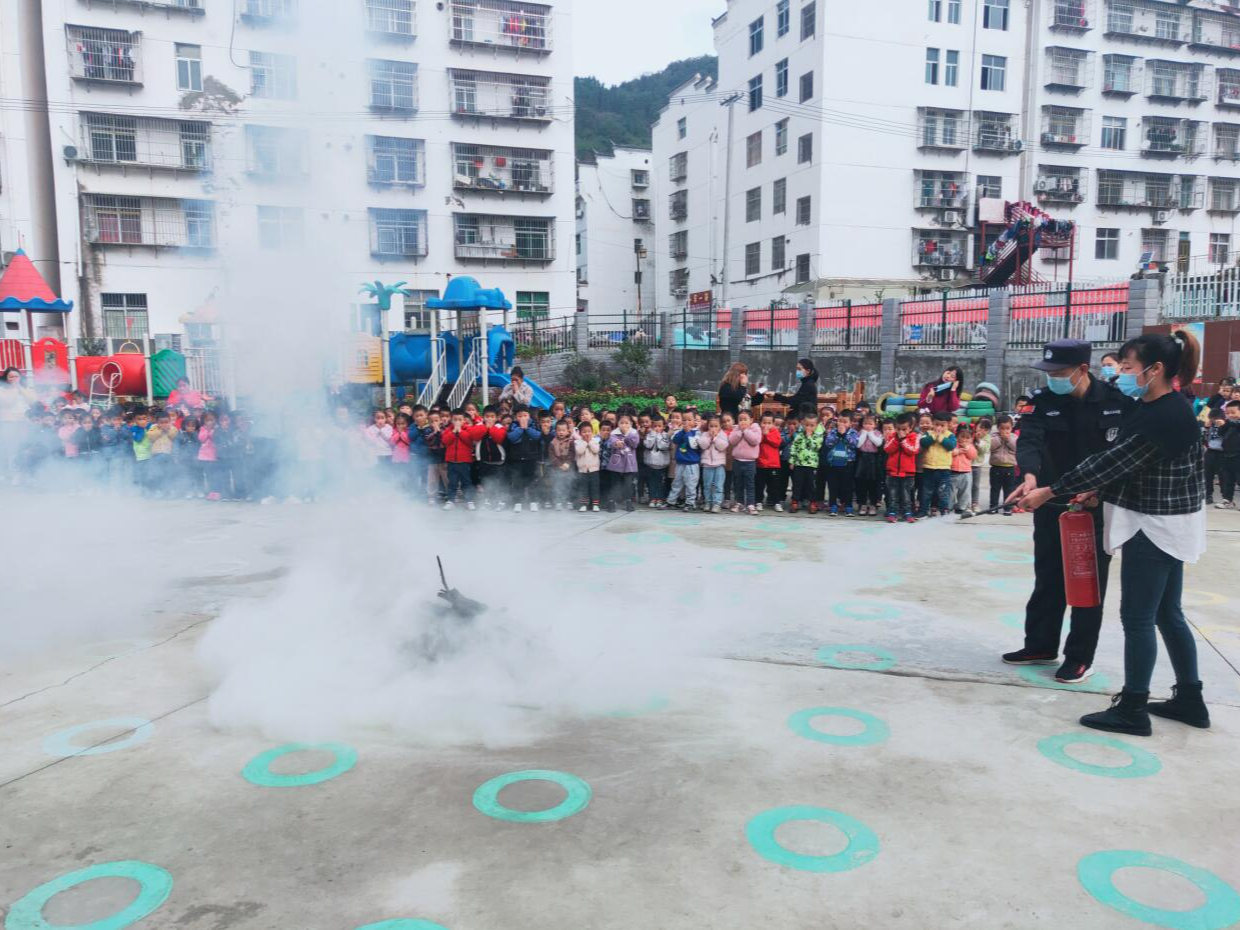 官渡中心幼儿园：筑牢校园安全“防火墙”