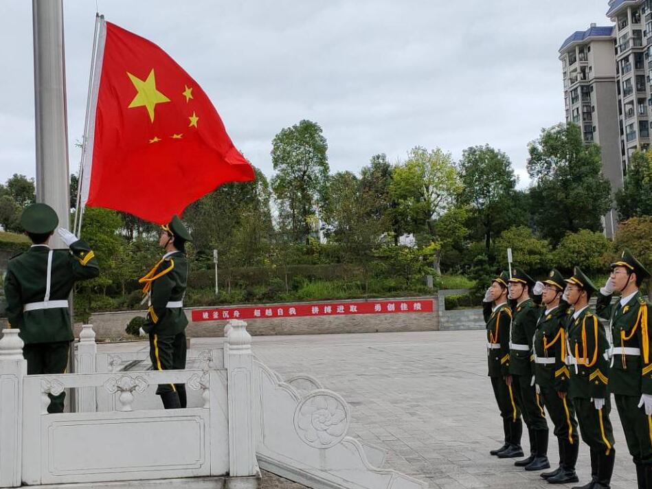 竹山一中：创新升旗仪式 引领学生健康成长