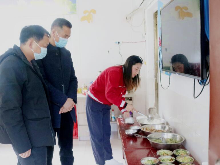 柳林乡中心学校：食堂食品安全工作在“双随机”检查中获好评