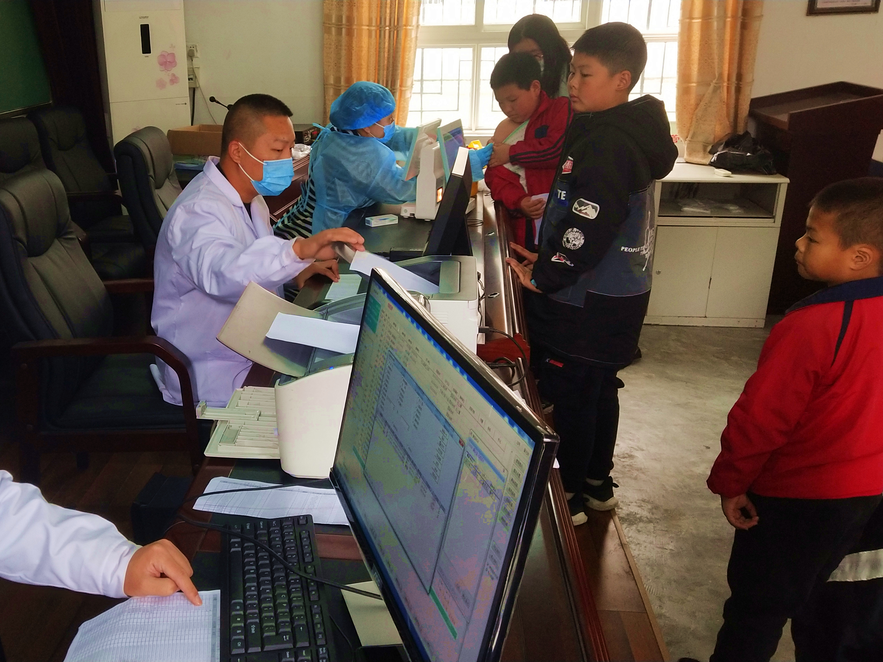 官渡中心学校：完成3至11岁学生疫苗接种任务