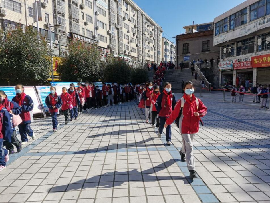 县第二实验小学：佩戴口罩成为校园最美风景