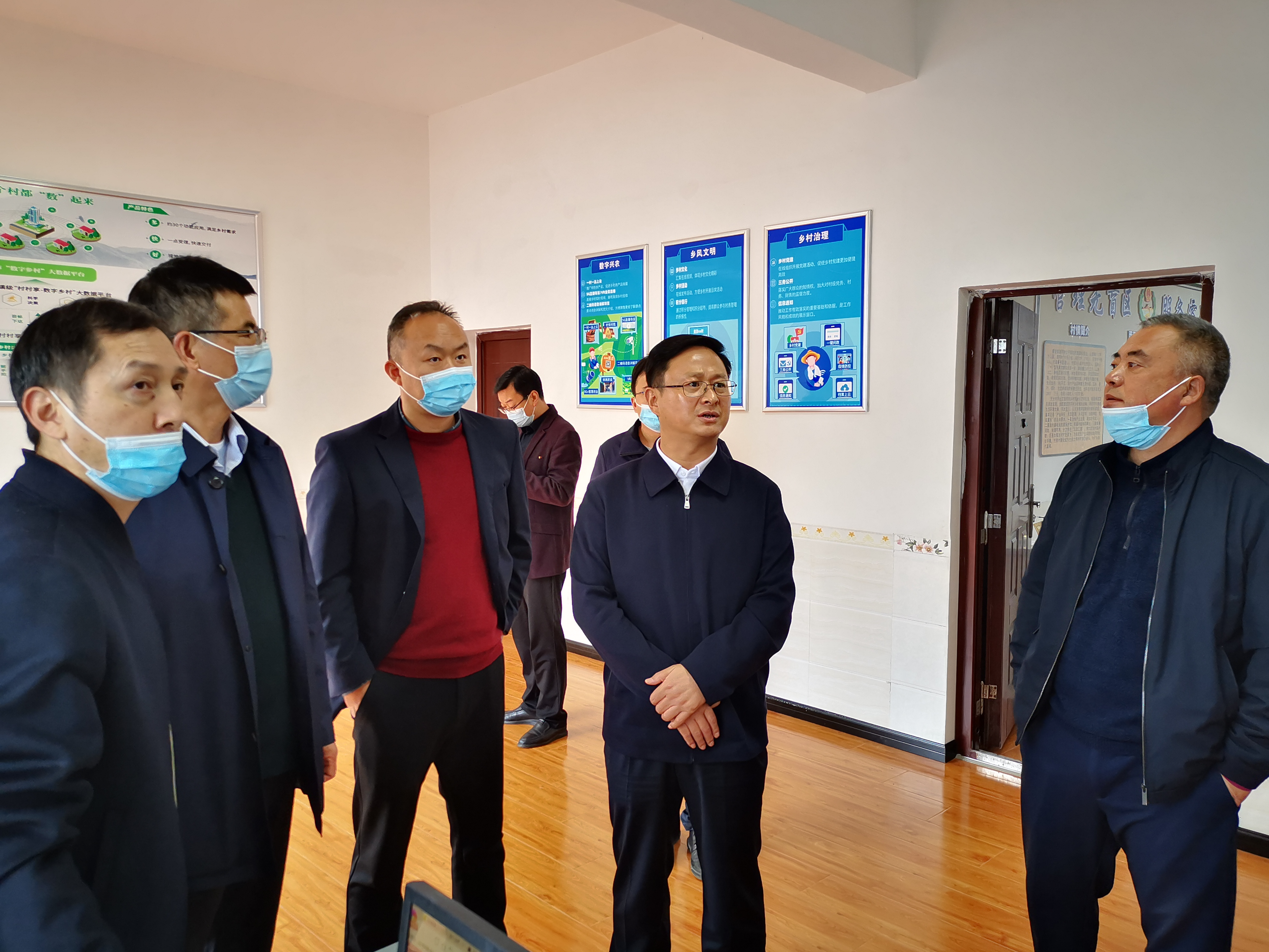 省通信管理局局长吴俊来我县调研乡村振兴工作