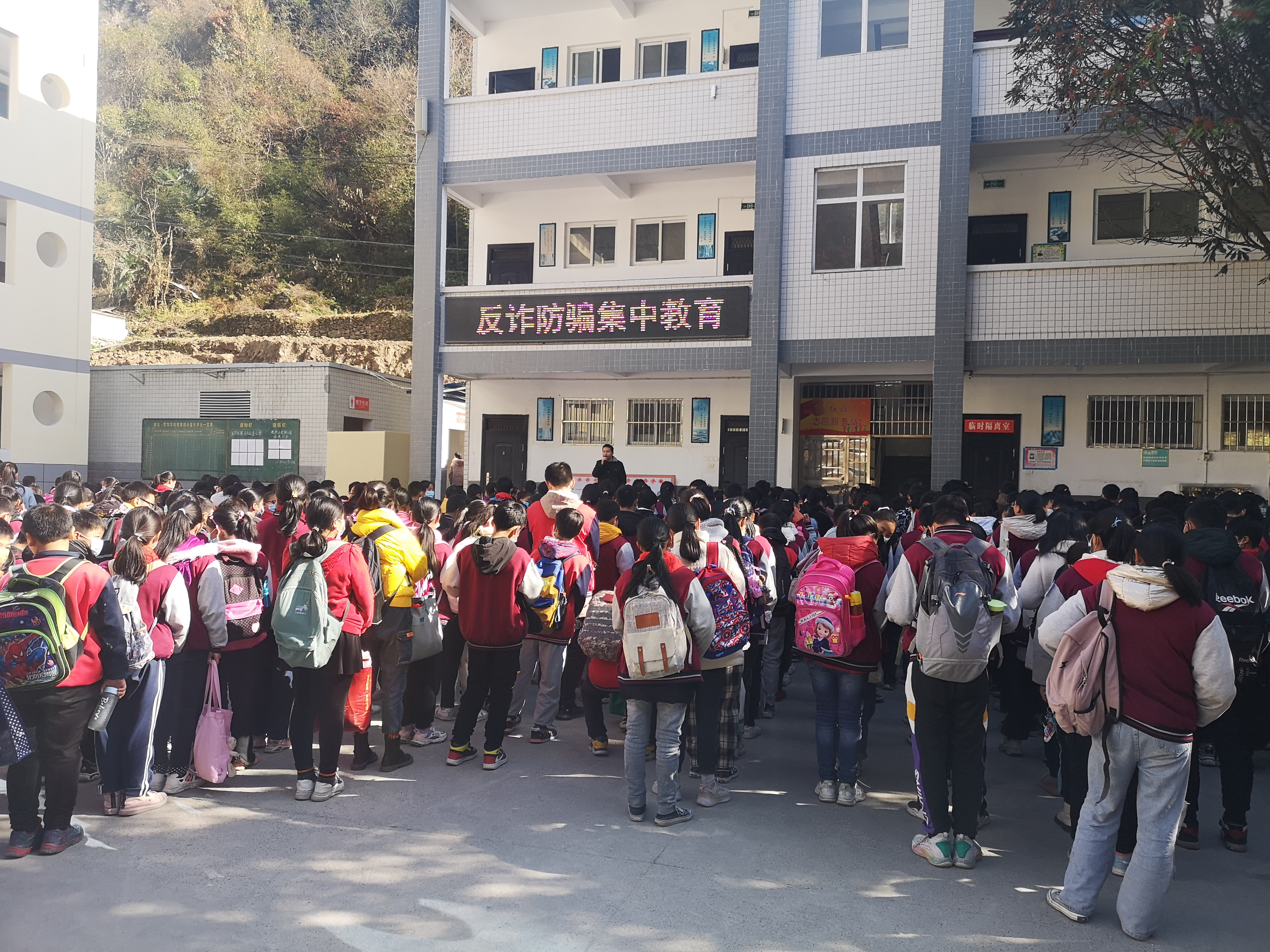 双台乡九年一贯制学校积极开展防诈骗宣传教育活动