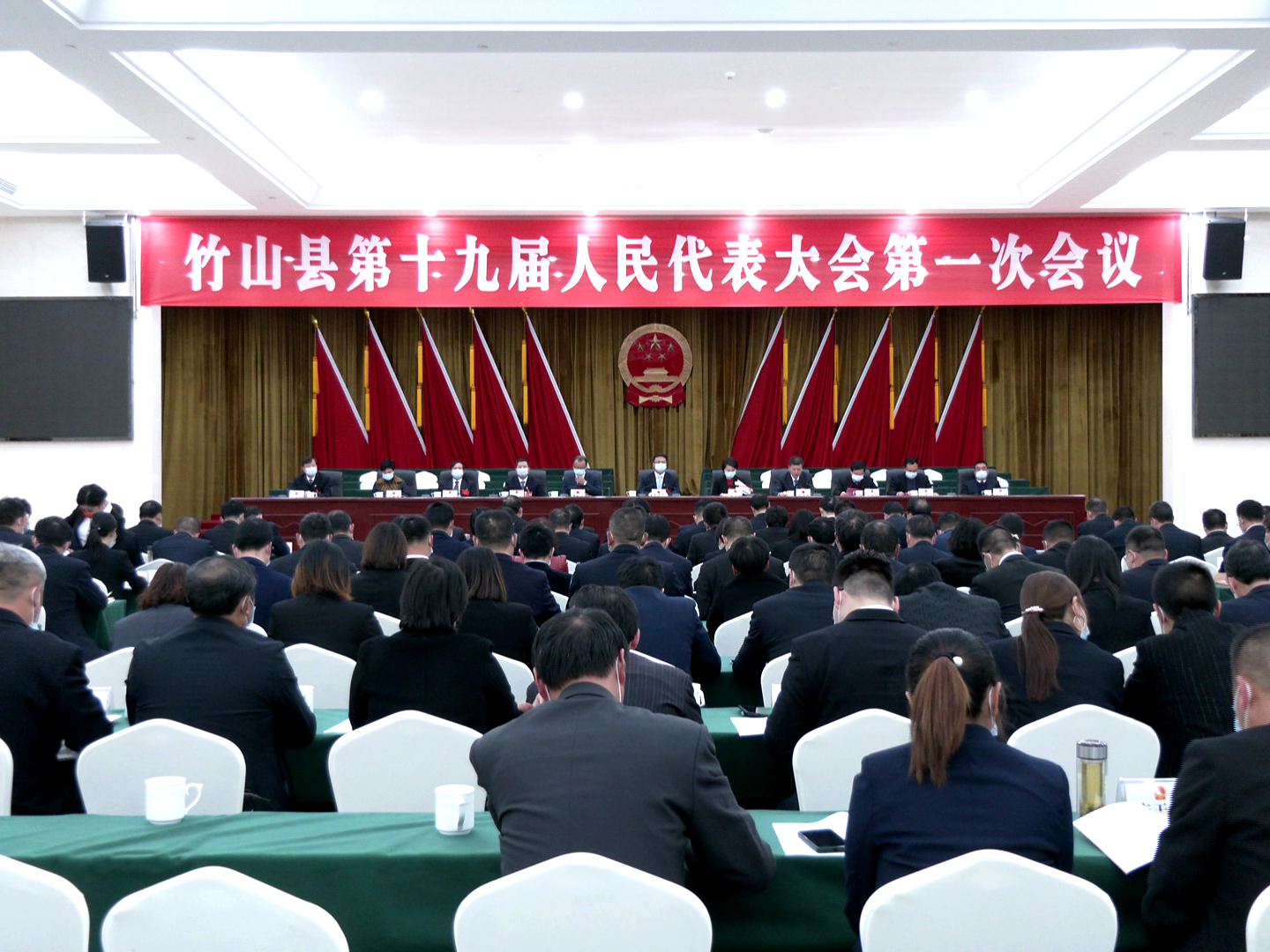 县十九届人大一次会议中共党员代表会议召开