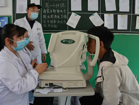 竹山二中为学生撑起视力“保护伞”