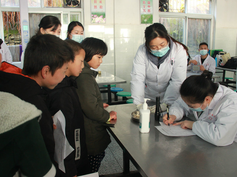 医校联手送检到校受欢迎