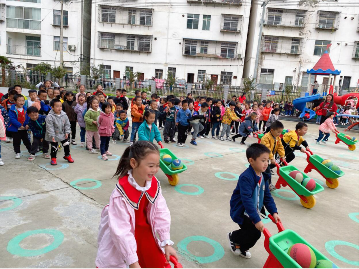 官渡中心幼儿园：游戏活动展风采