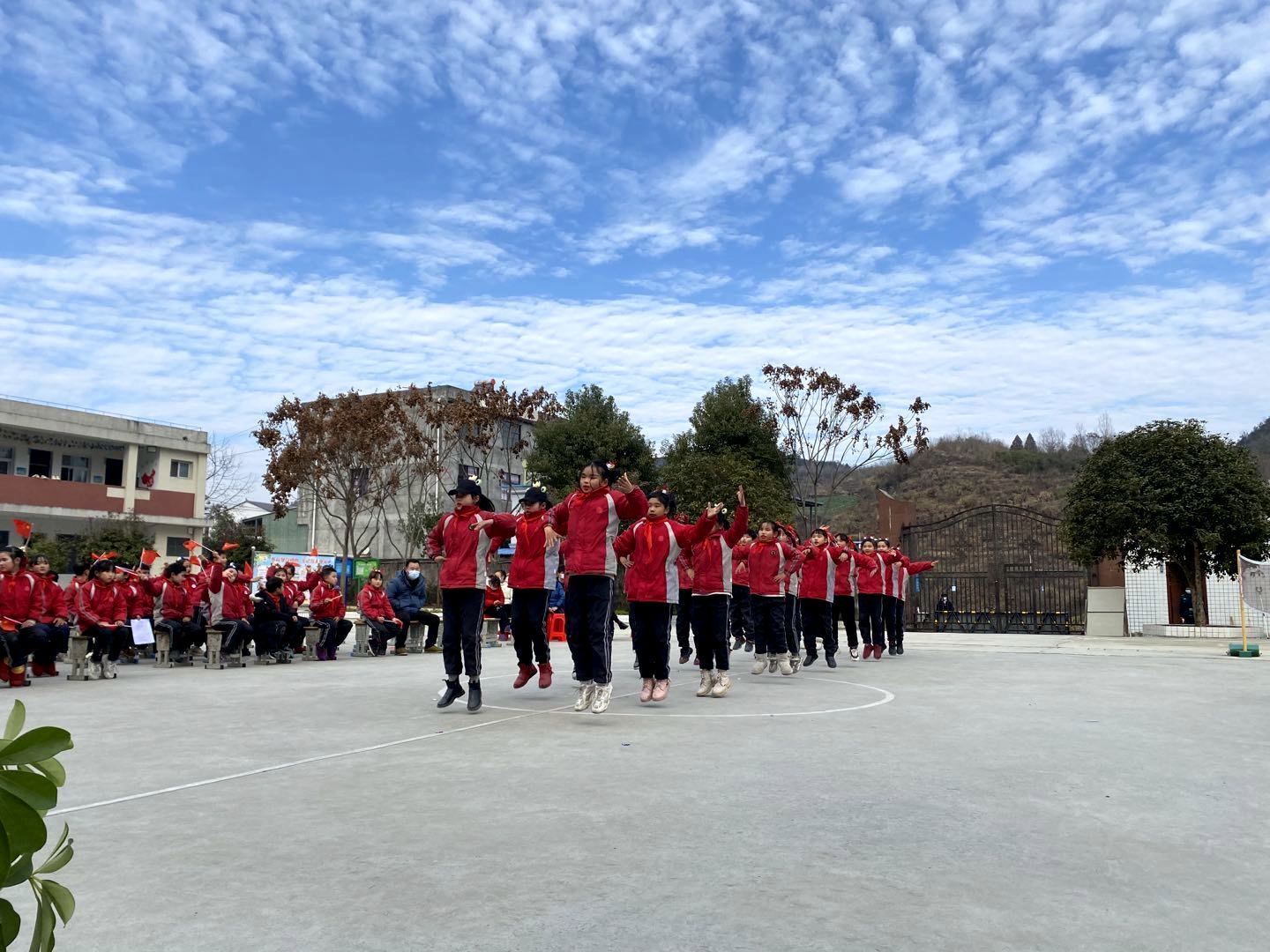 擂鼓鼓锣小学开展元旦文艺汇演活动