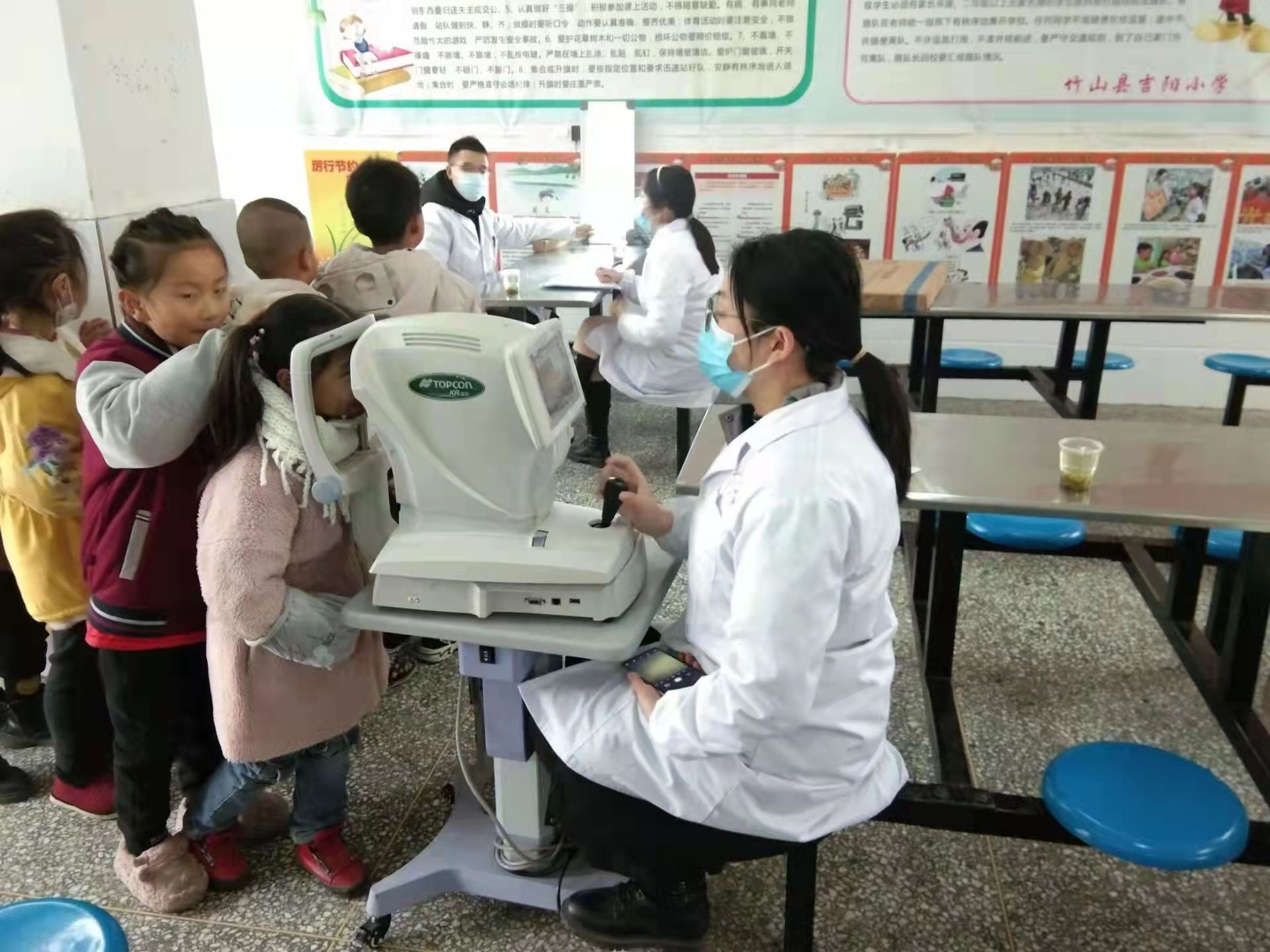双台乡中心学校积极开展视力筛查