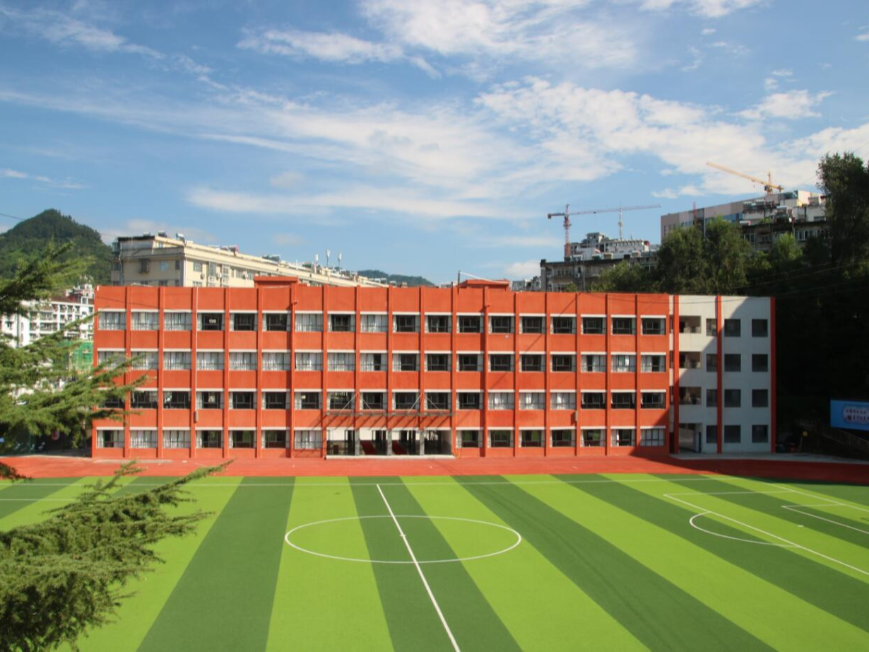 县第二实验小学：强化防范意识 筑牢安全防线