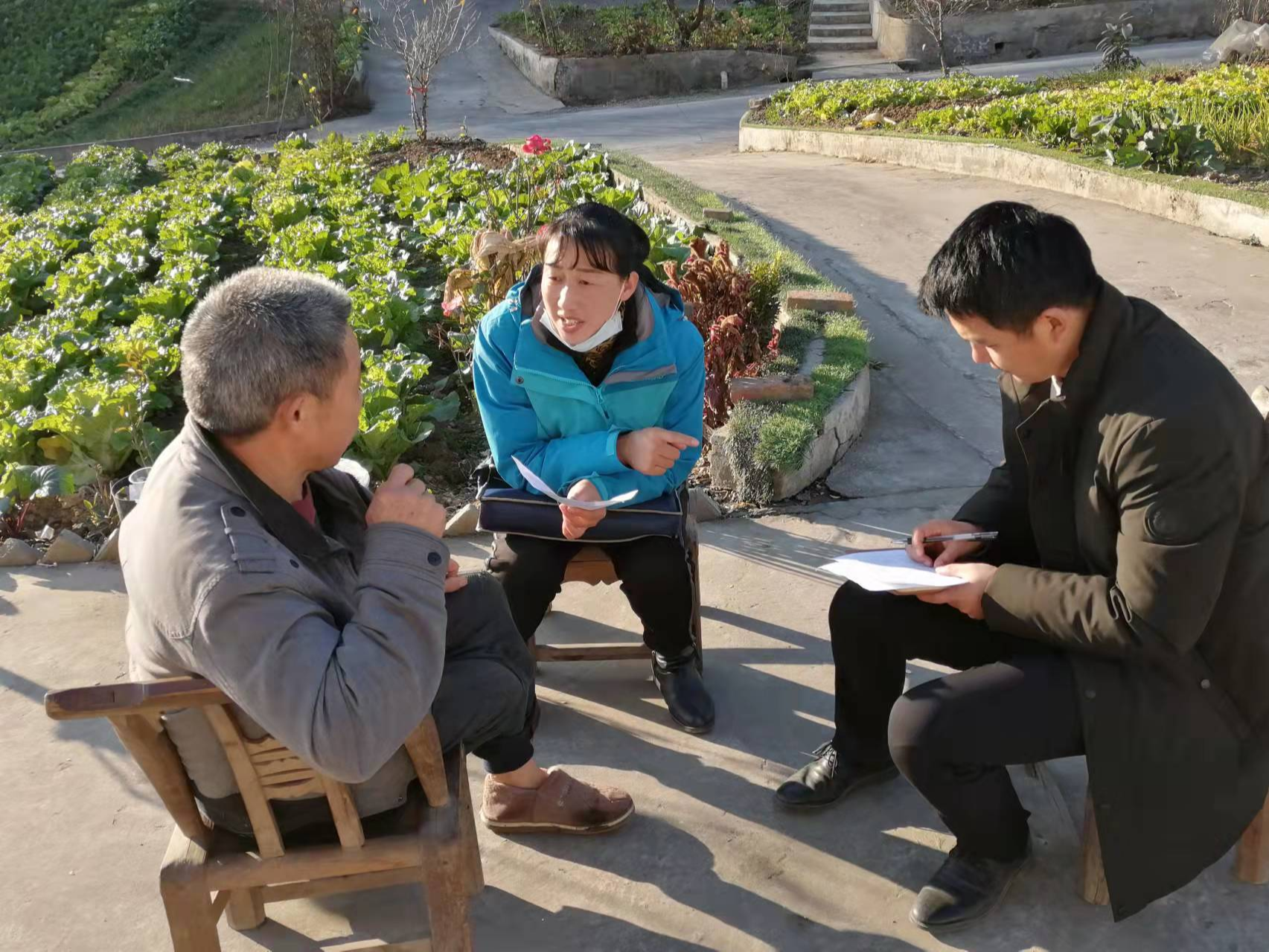 走訪慰問送溫情  招商情暖結(jié)對人