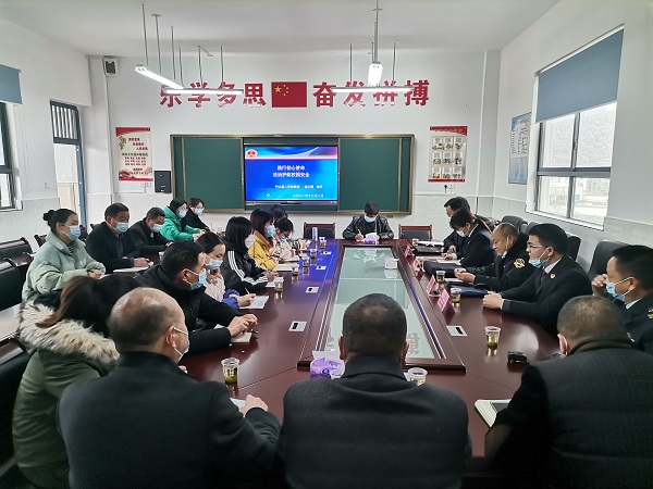 楼台乡中心学校：教师普法学习护航学生安全