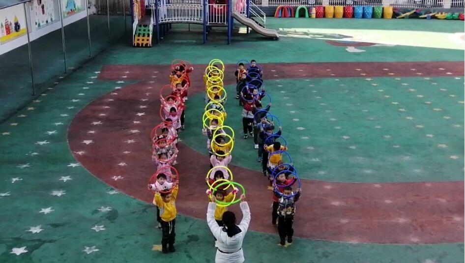 溢水中心幼儿园： 利用器械操，铸炼教学功底