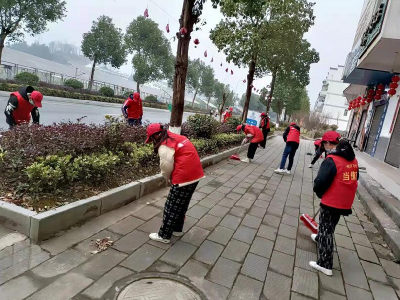 文峰中学师生为“创文”助力添彩