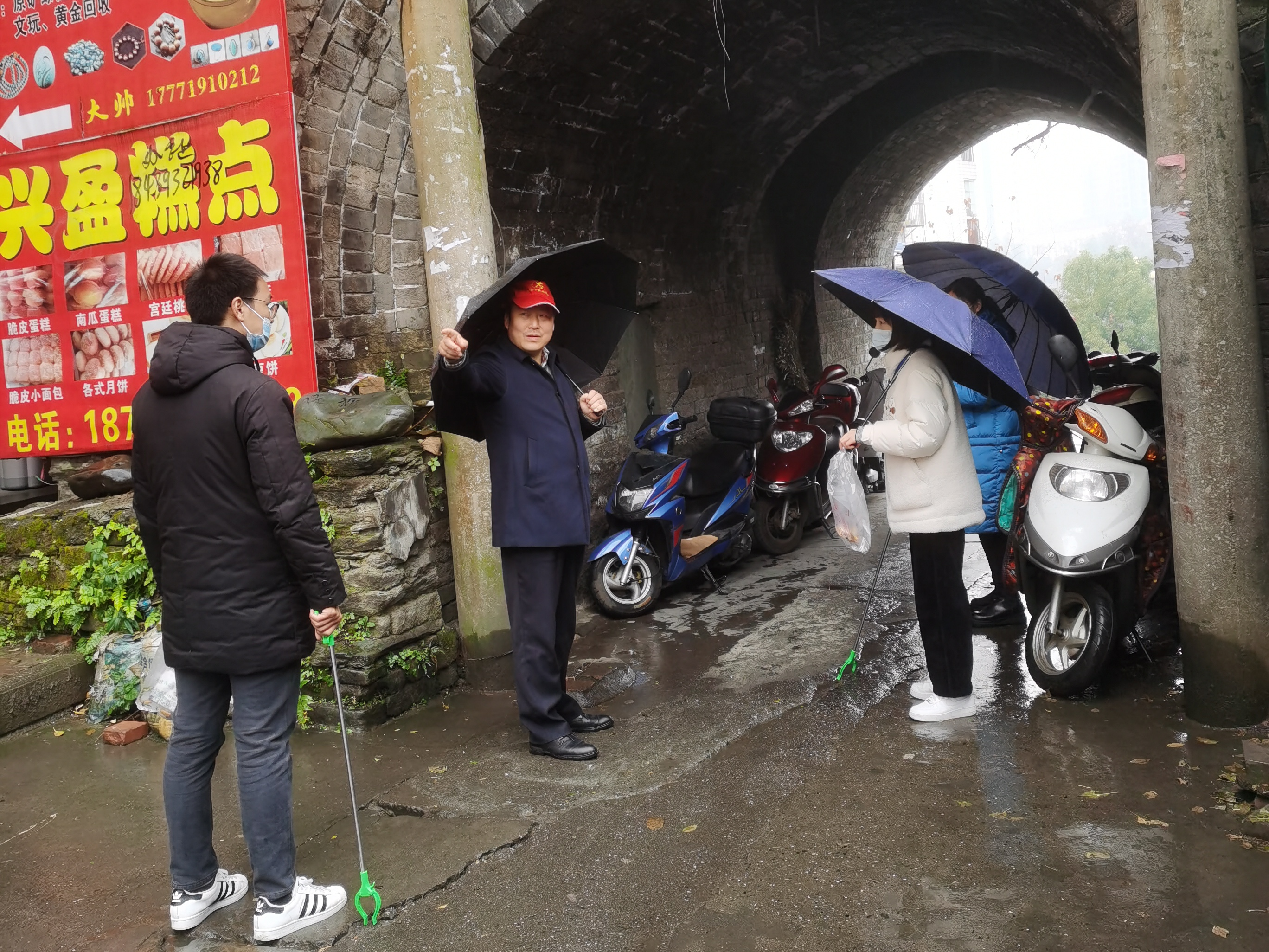 县领导带队开展“路长制”巡路工作