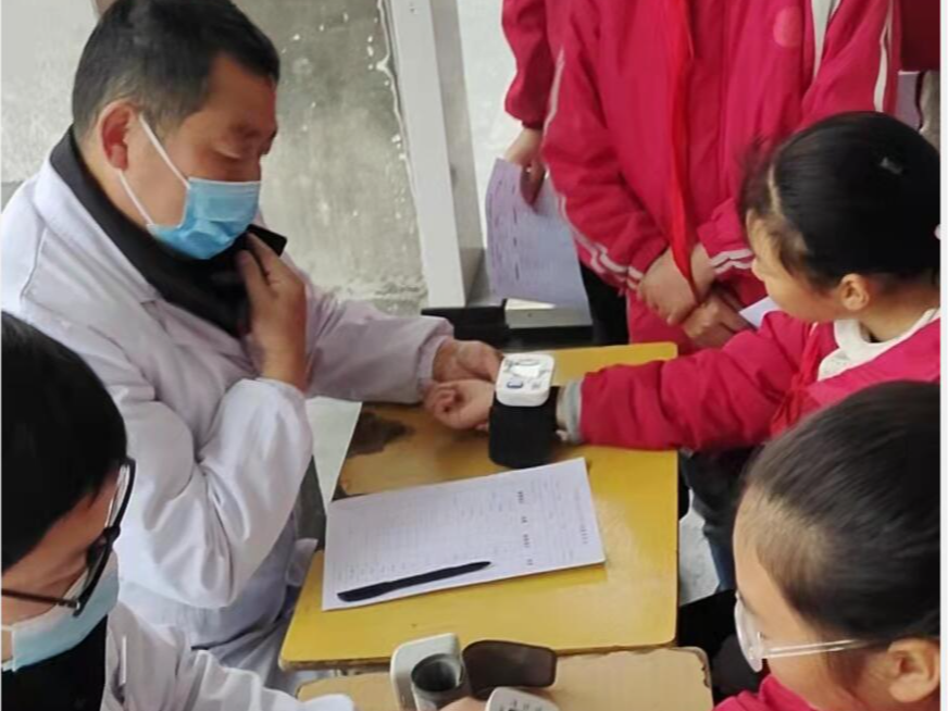溢水东川小学开展学生健康体检活动