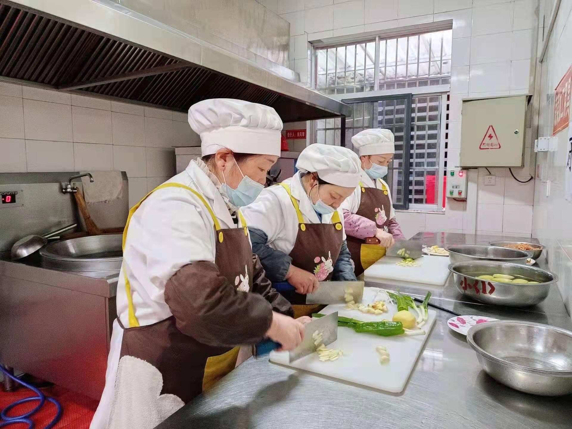 擂鼓镇中心幼儿园举行厨艺大赛