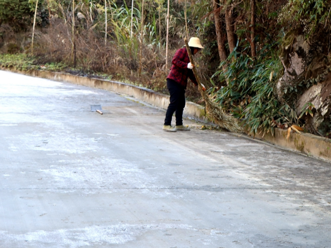 竹坪鄉(xiāng)愛路護路常態(tài)化