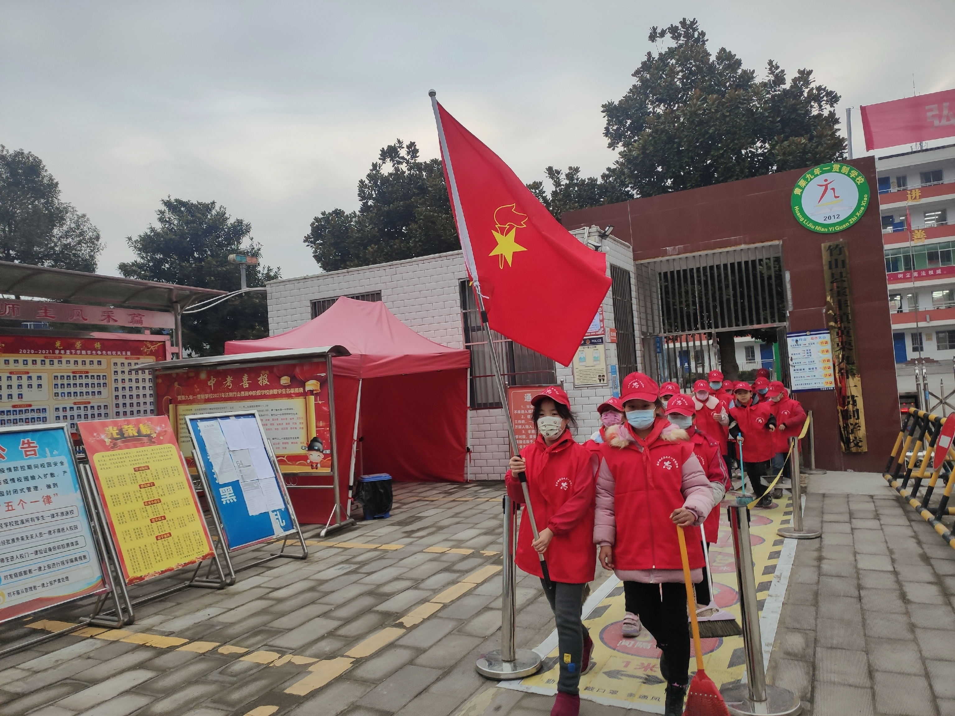 黄栗九年制学校：小手拉大手 文明一起走