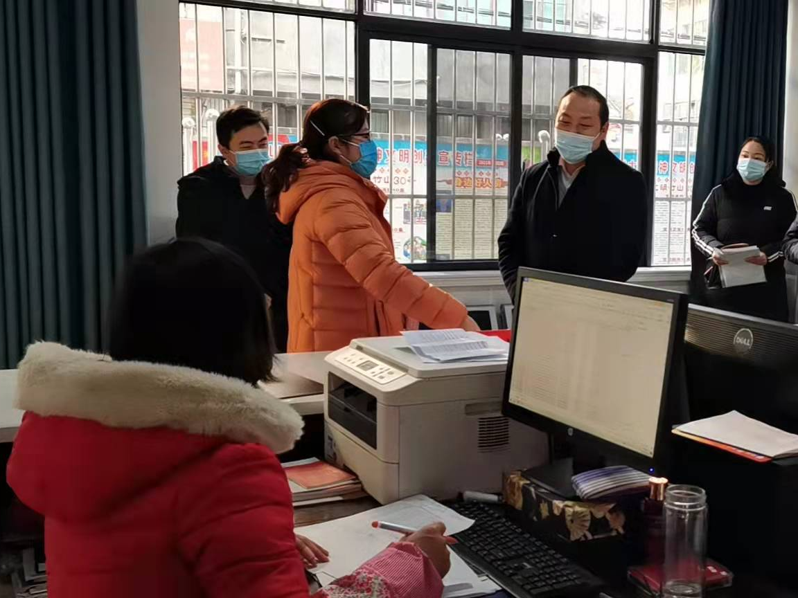 县领导督办社区安全文明维稳工作