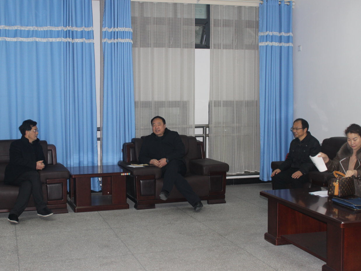 县科协慰问竹山一中教育科技工作者