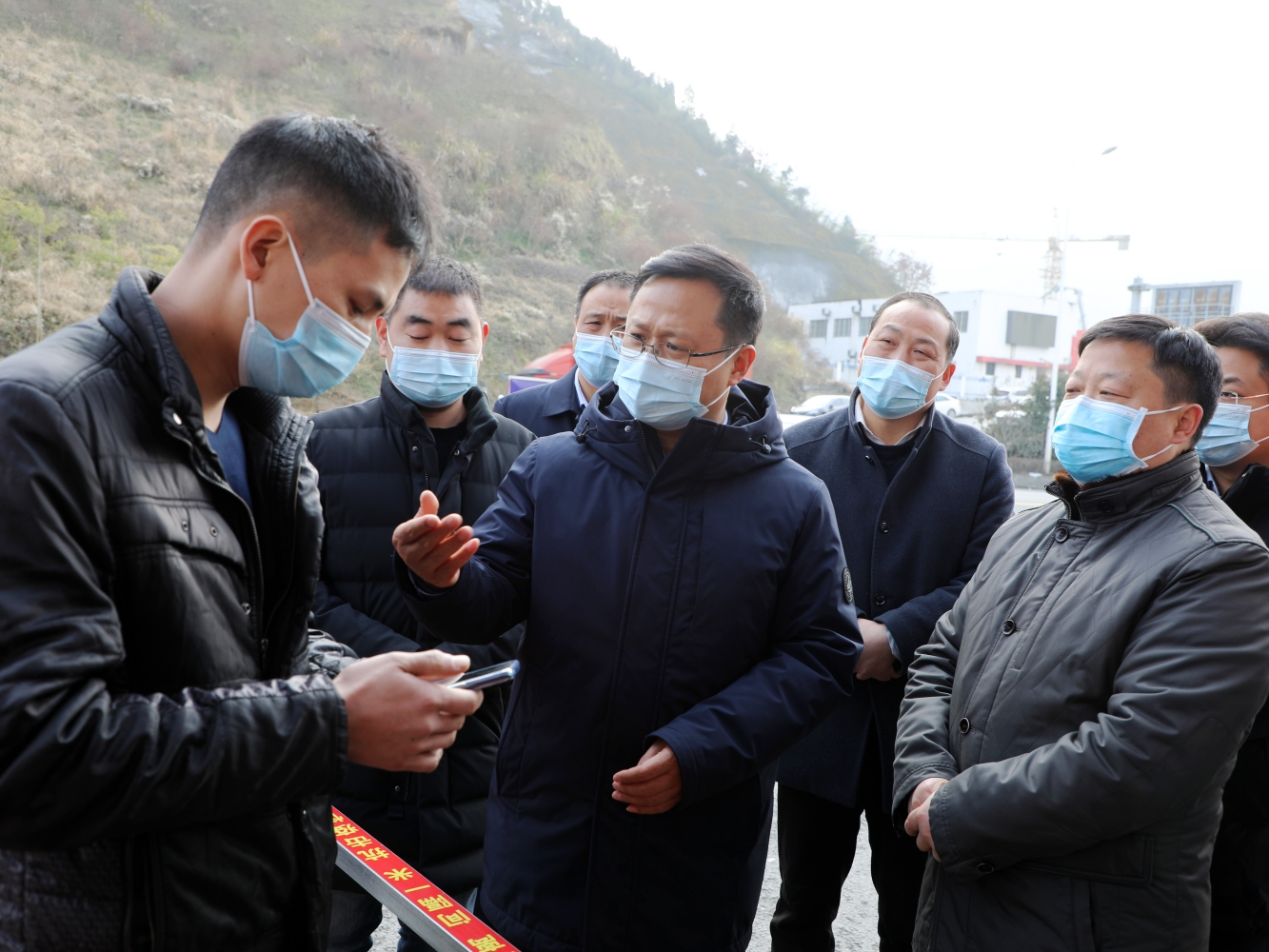 陈建平到疫情防控一线调研慰问