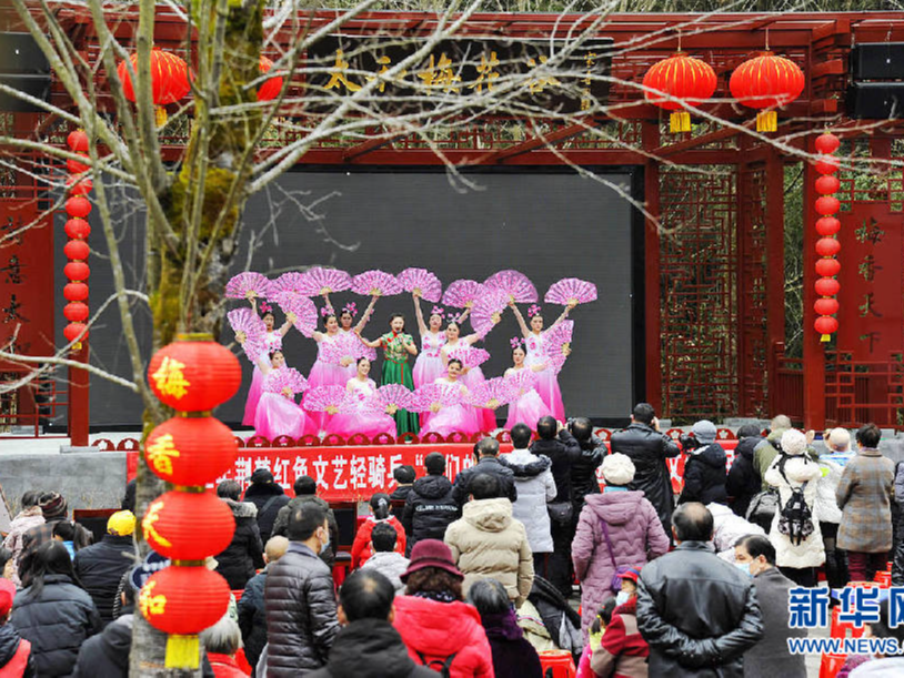 新華網(wǎng)：湖北十堰迎新春，趕大集