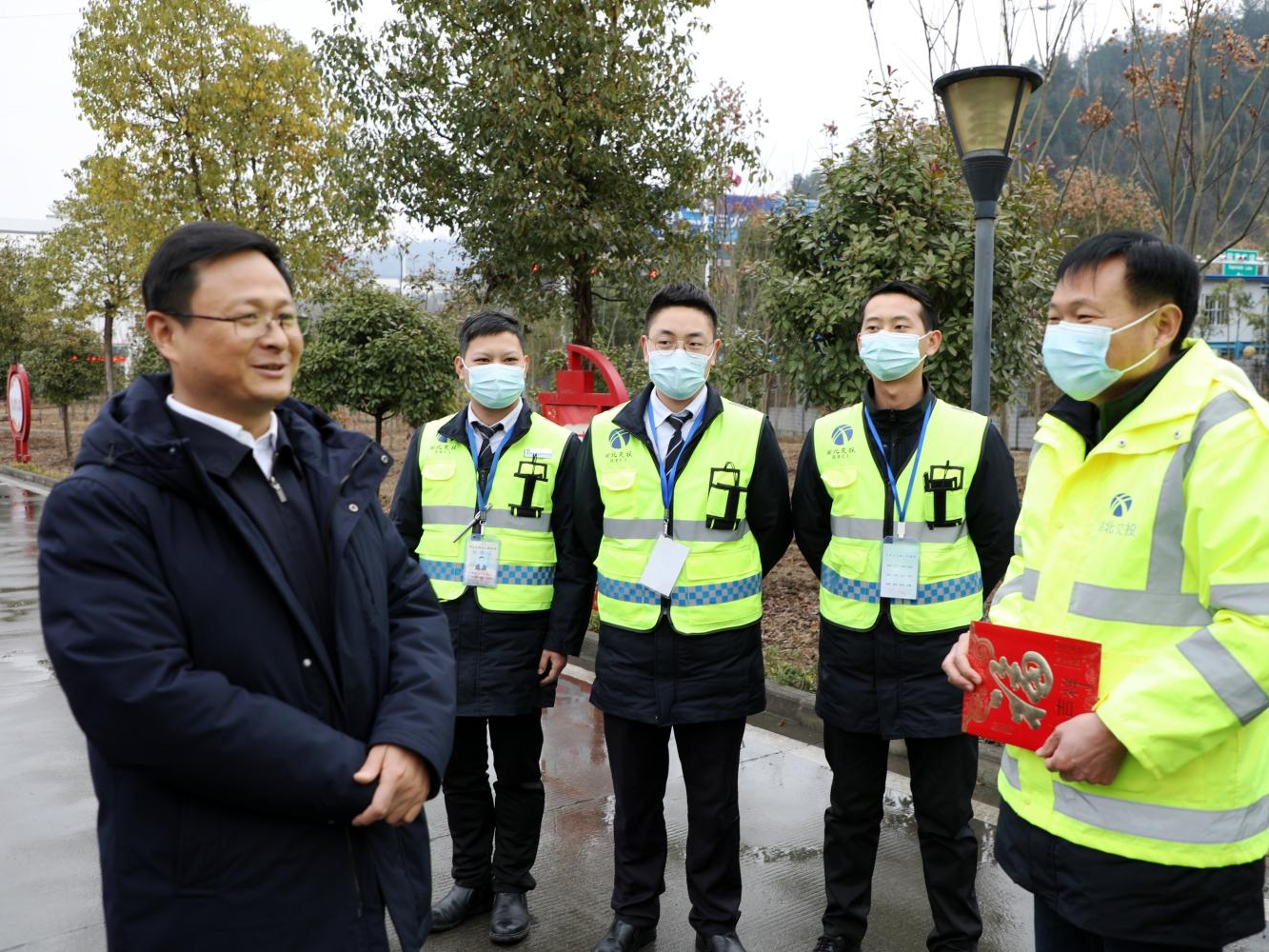 陈建平看望慰问春节期间一线值守工作人员