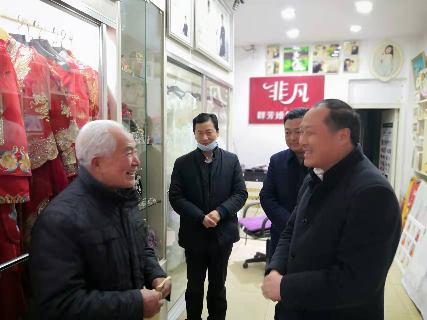 县领导到宝丰慰问