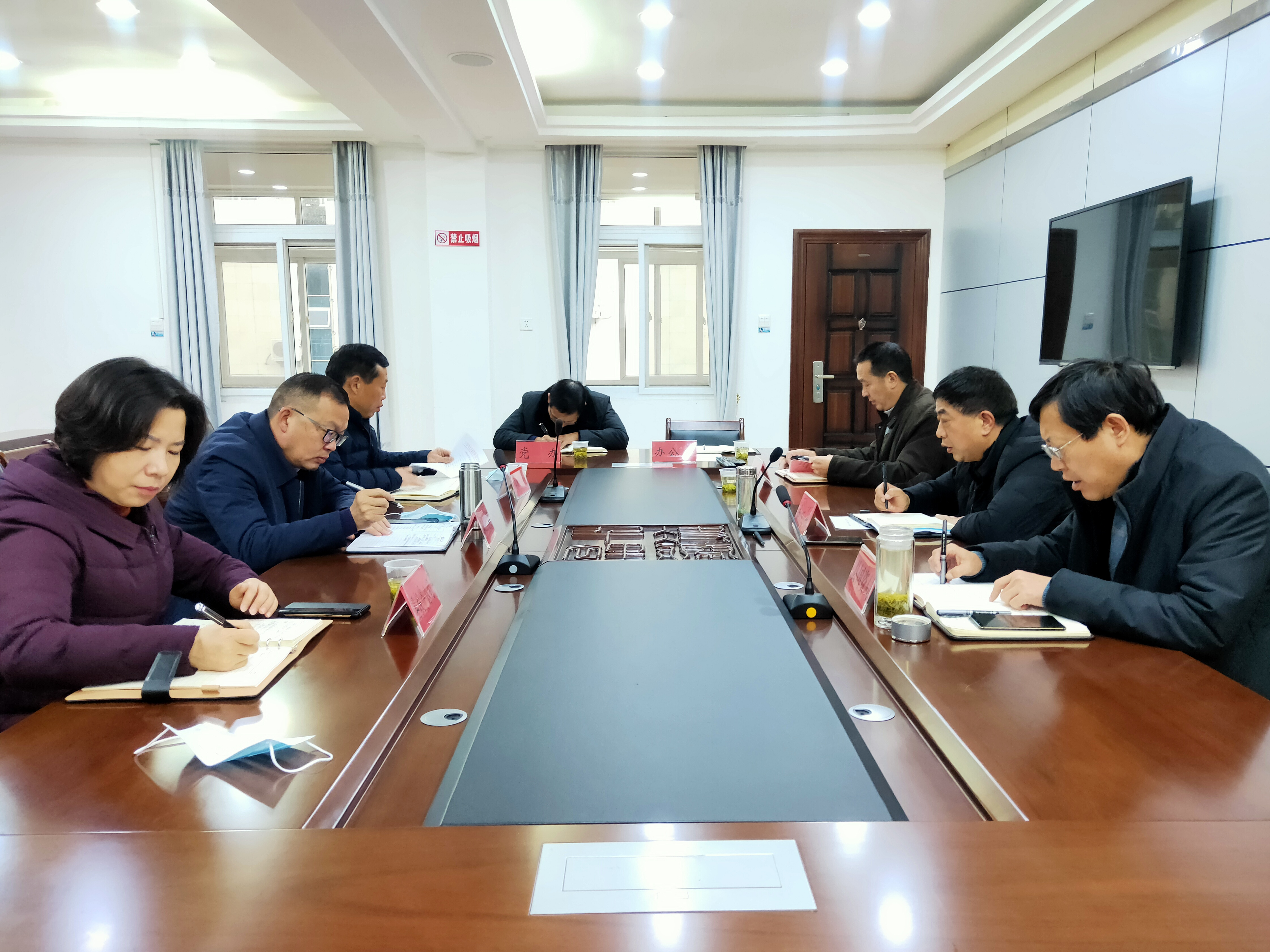 我縣召開(kāi)縣屬?lài)?guó)有企業(yè)廉政座談會(huì)
