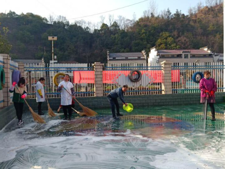 东川十星幼儿园做好开学前卫生清洁消毒工作