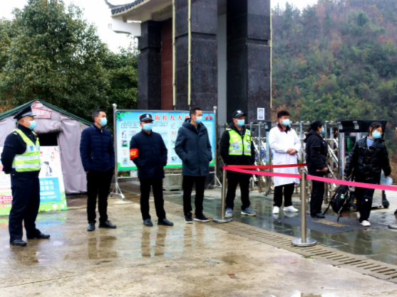 柳林乡中心学校“六个到位”保开学